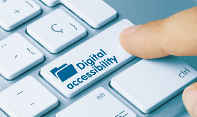 Tangentbord med ett finger som klickar på tangent där det står Digital accessability