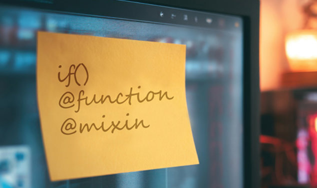 Datorskärm med postit-lapp där det står en handskriven kodsnutt skriven. Det står, if() @function @mixin