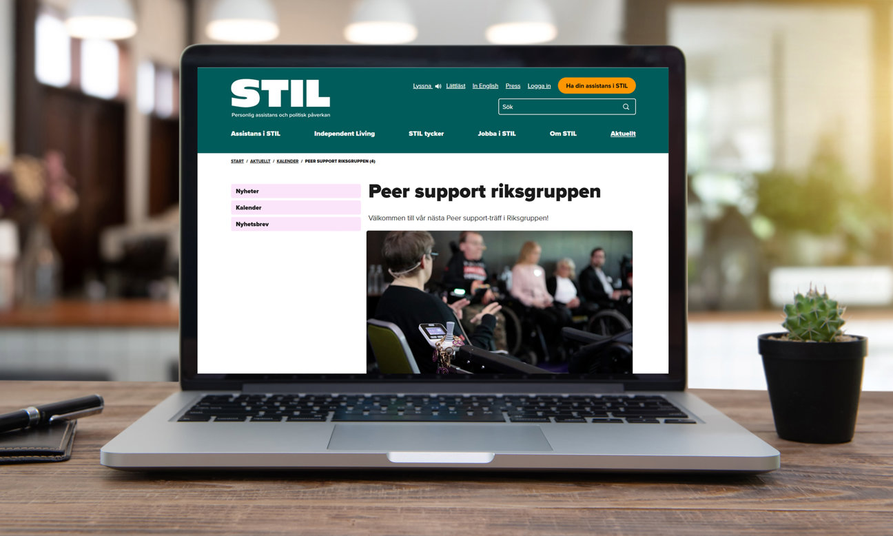 Macbook med bild på landningssida för Peer support.